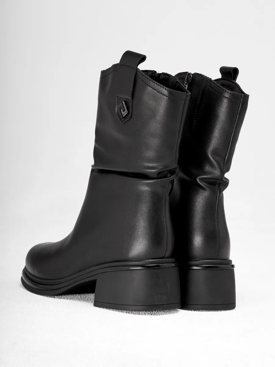 Cапожки женские зимние короткие натуральная кожа на каблуке 25-WPE21-15-101k