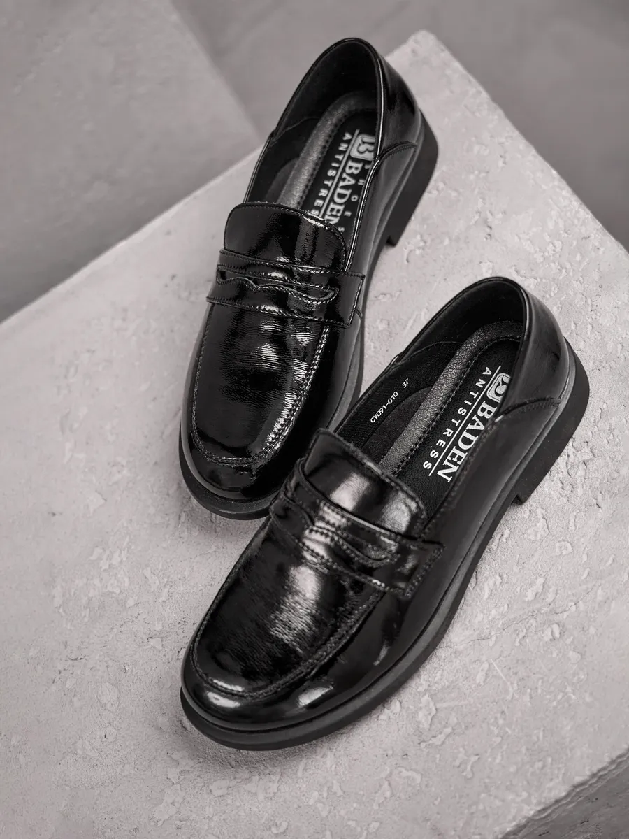 Туфли на низком каблуке кожаные весенние лоферы CV091-010B