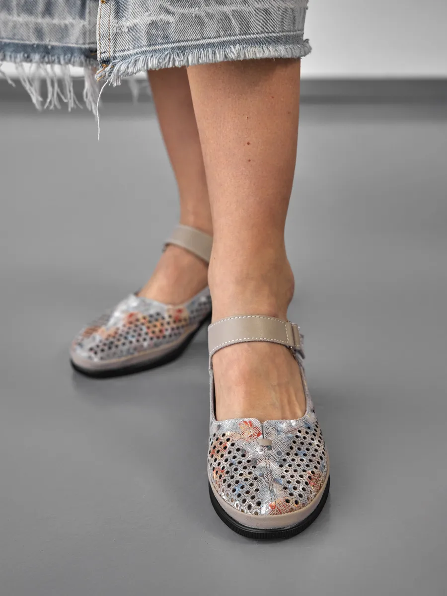 Туфли с перфорацией на каблуке HX142-012